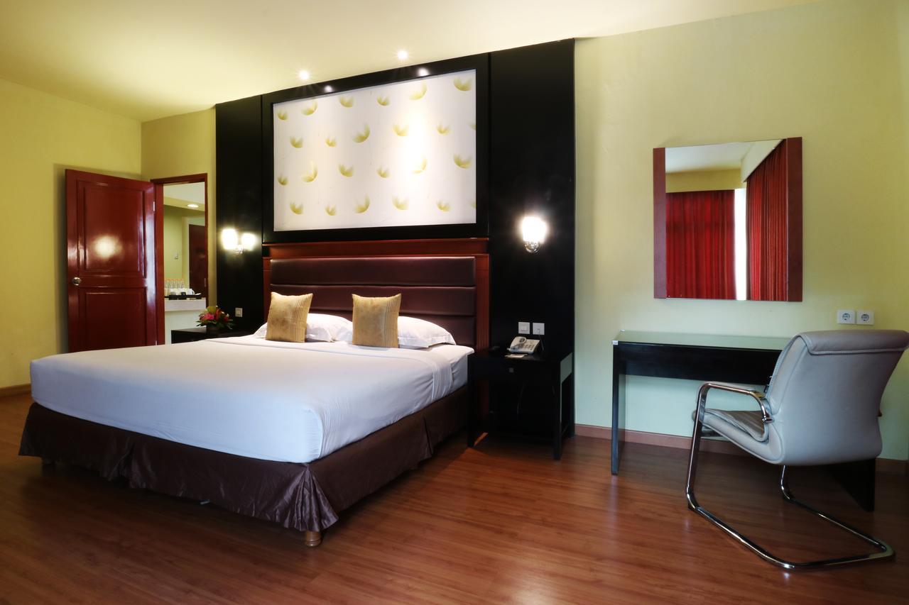 ซารี เอเตอร์ คัมโบติ โฮเทล บันดุง Hotel ภายนอก รูปภาพ