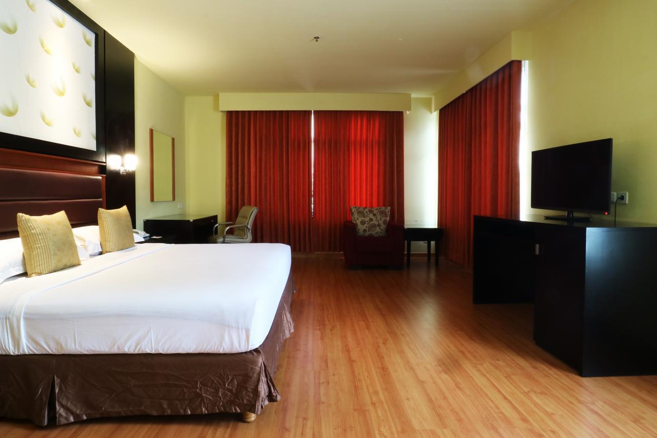 ซารี เอเตอร์ คัมโบติ โฮเทล บันดุง Hotel ภายนอก รูปภาพ